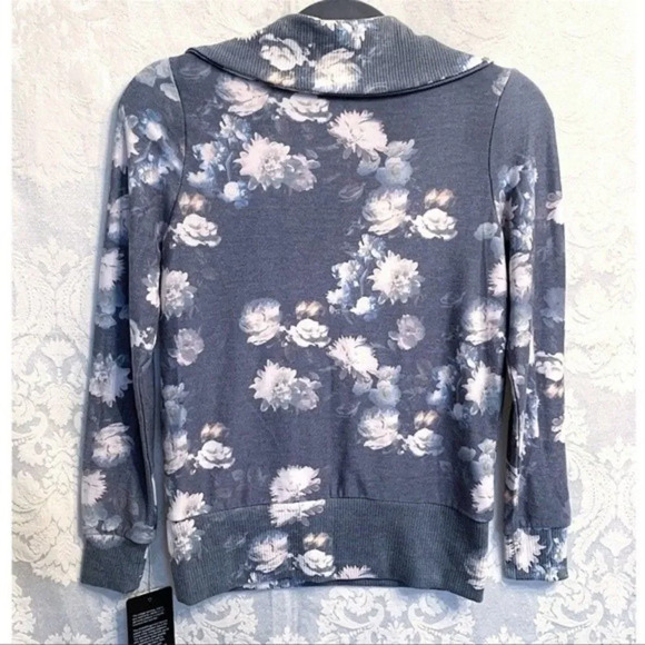 Chaser Women’s NWT Gray Floral Cozy Knit Lounge Half-Zip Sweatshirt Size XS New - Picture 4 of 7